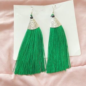 Absolutely beautiful pair of earrings green news